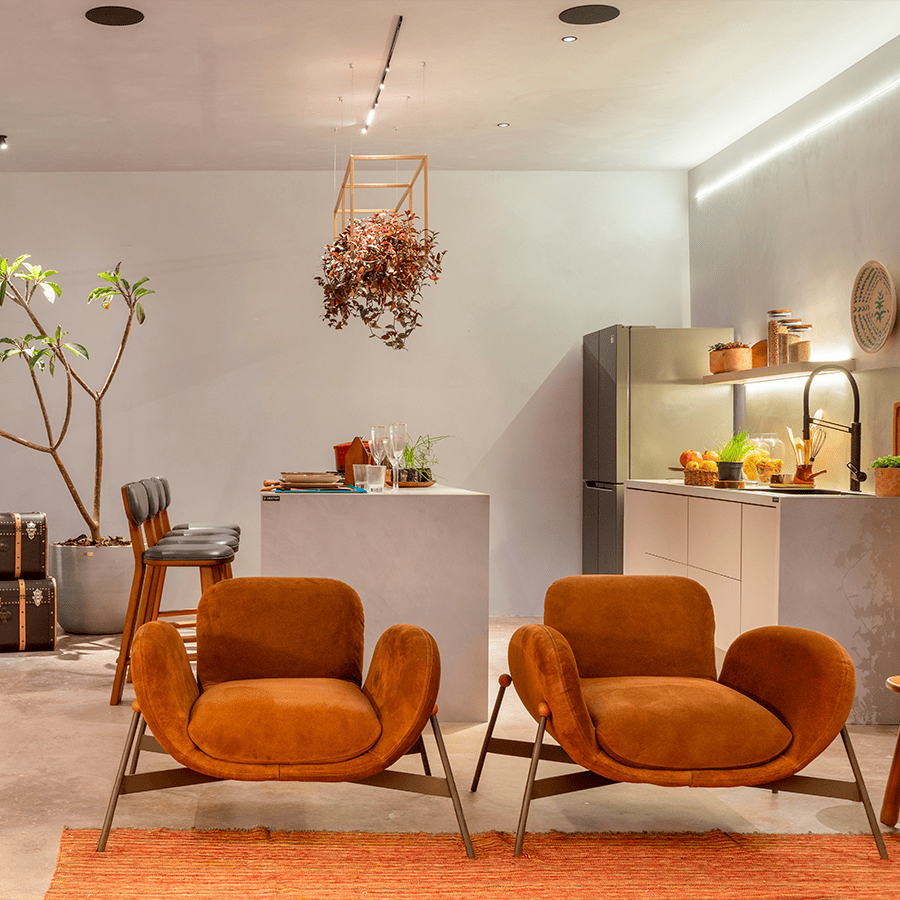 Poltrona Barista_Camurça Tabaco_CasaCor_BSB_2024_Salva Design de Mobiliário (12).png