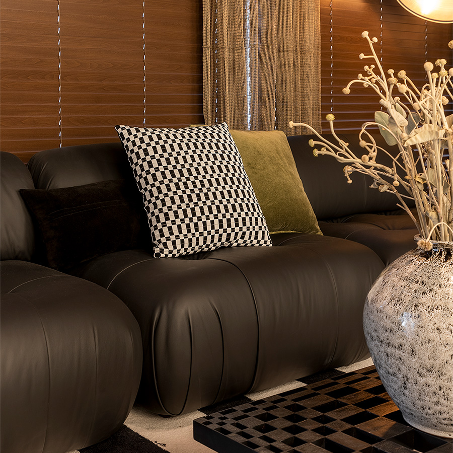 Sofá Igarapé_Matte Preto_CasaCor_SP_2024_Salva Design de Mobiliáio (8).jpg
