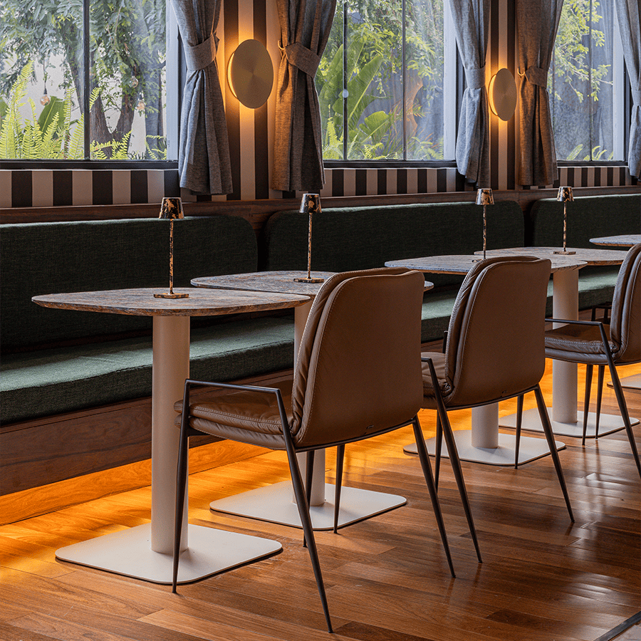 Cadeira Seriema_Matte Caramelo_Metal Cocoa_CasaCor PI_2025_Salva Design de Mobiliário (2) (1).png