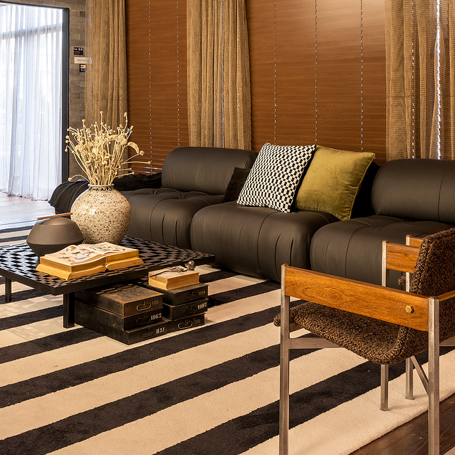Sofá Igarapé_Matte Preto_CasaCor_SP_2024_Salva Design de Mobiliáio (2).jpg